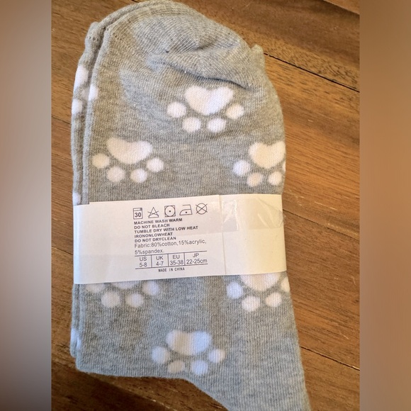 NWT gray kitty socks - Picture 2 of 2